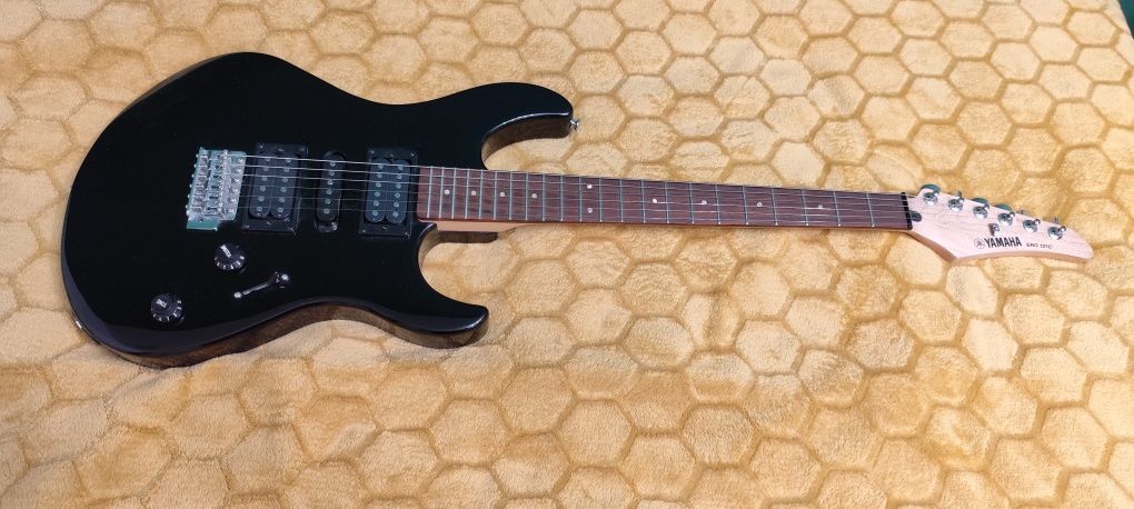 Gitara elektryczna YAMAHA ERG 121C