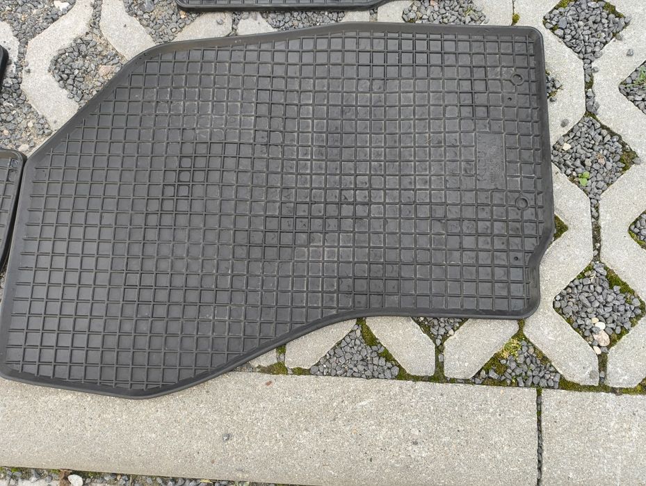 Sprzedam Dywany od Mitsubishi Outlander