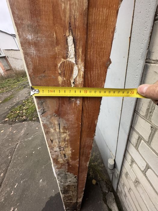 Деревянні вікна двері повійні з рамою.