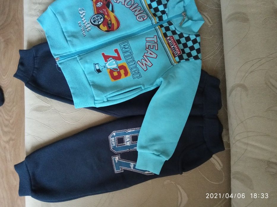 Костюм спортивный на мальчика 2-3 года