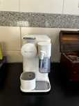 Máquina de Café DELONGHI Nespresso Lattissima One
