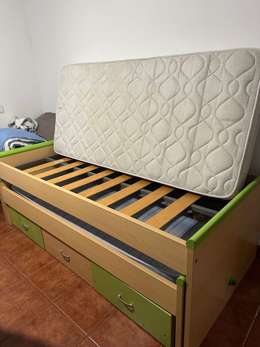 1 Cama+ 2 estrados+ 2 colchões+ 3 gavetas em um móvel só