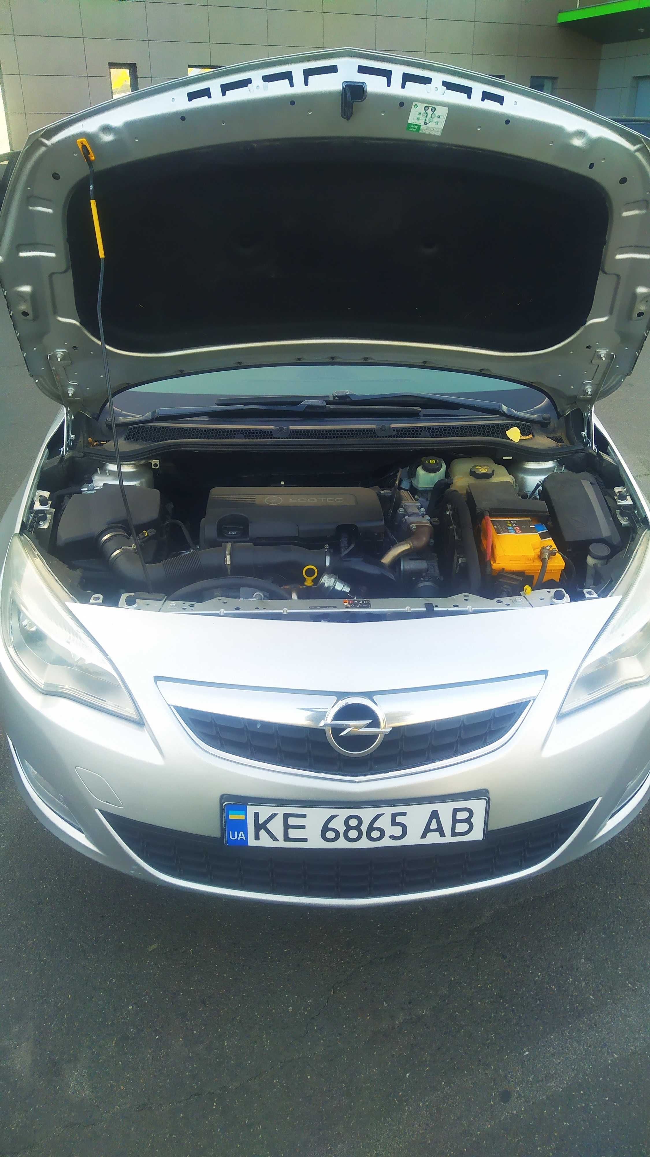 Продам Opel Astra J  2011 года 1.7 дизель