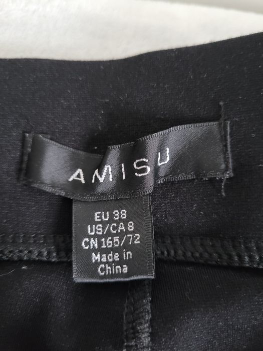 czarne spodnie z koronkowymi elementami