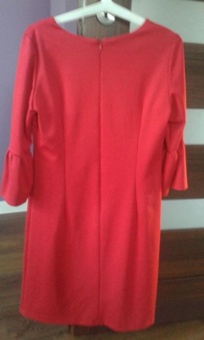 Czerwona elegancka sukienka z dzianiny 40
