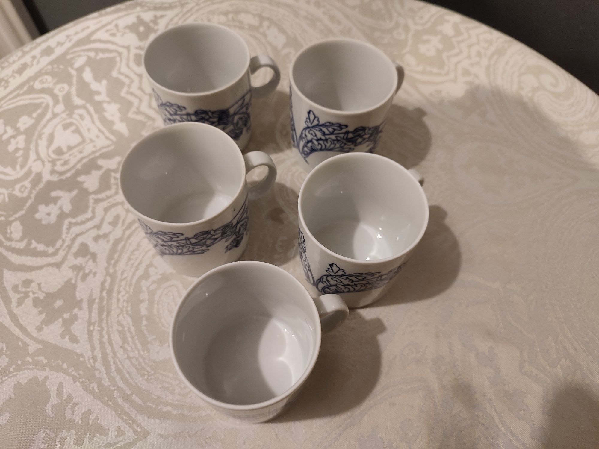 Śliczny zestaw pięciu kubeczków porcelana Karolina