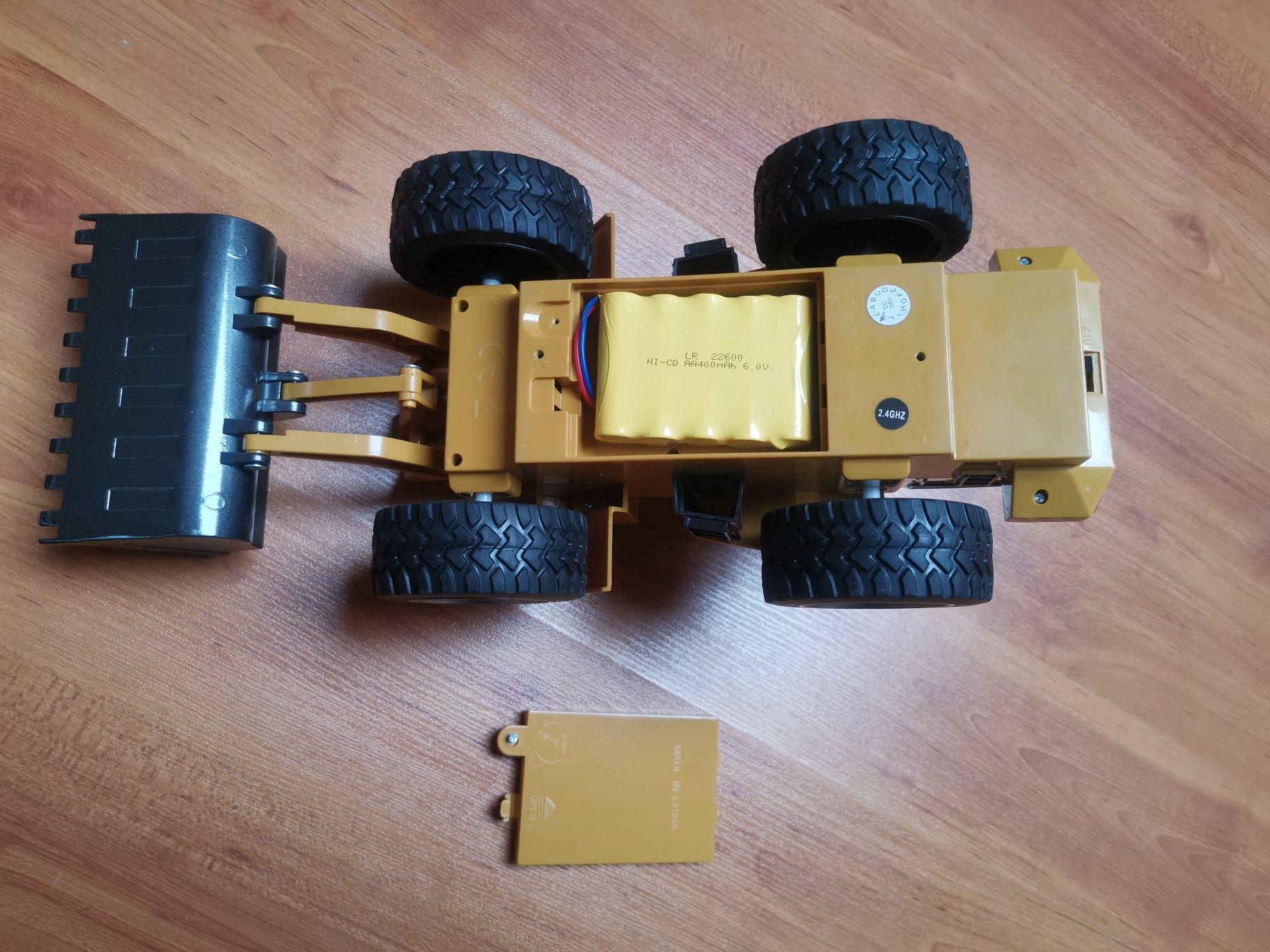 Máquina Pá mecânica RC Bulldozer 4x4 HUINA 1520 2.4G escala 1:18