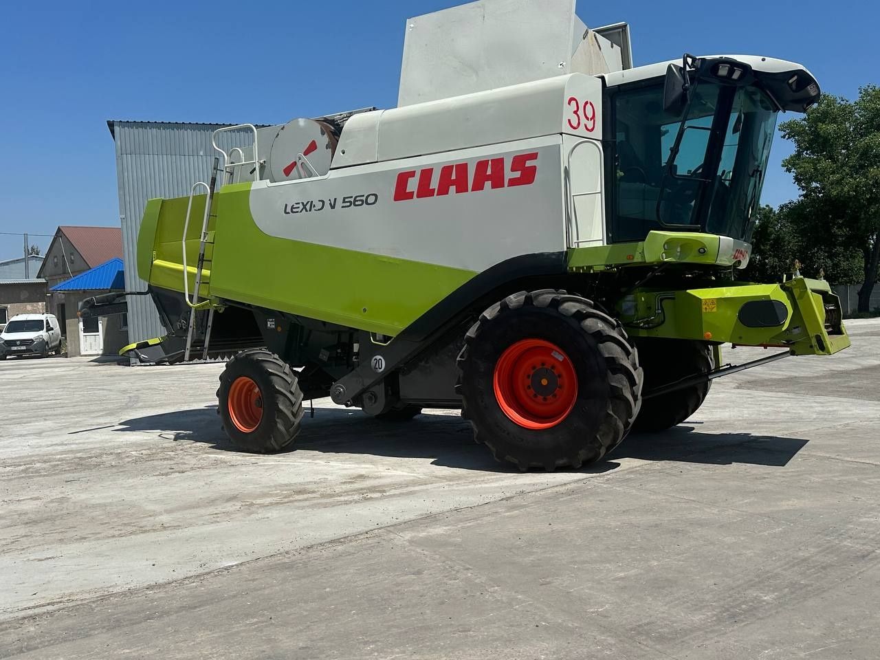 Комбайн Claas Lexion 560
