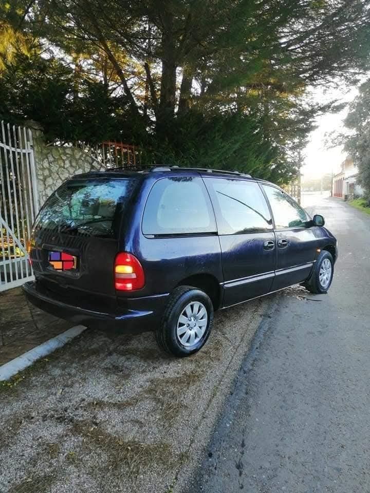 Chrysler voyager 2.5 CRD Limited 7lugares ano2000 pneus novos