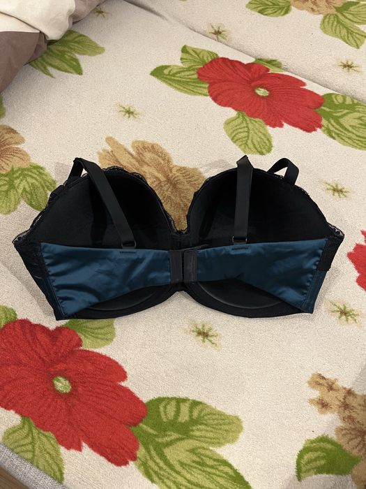 Black and blue lace bra/Czarno-niebieski jędrny koronkowy biustonosz
