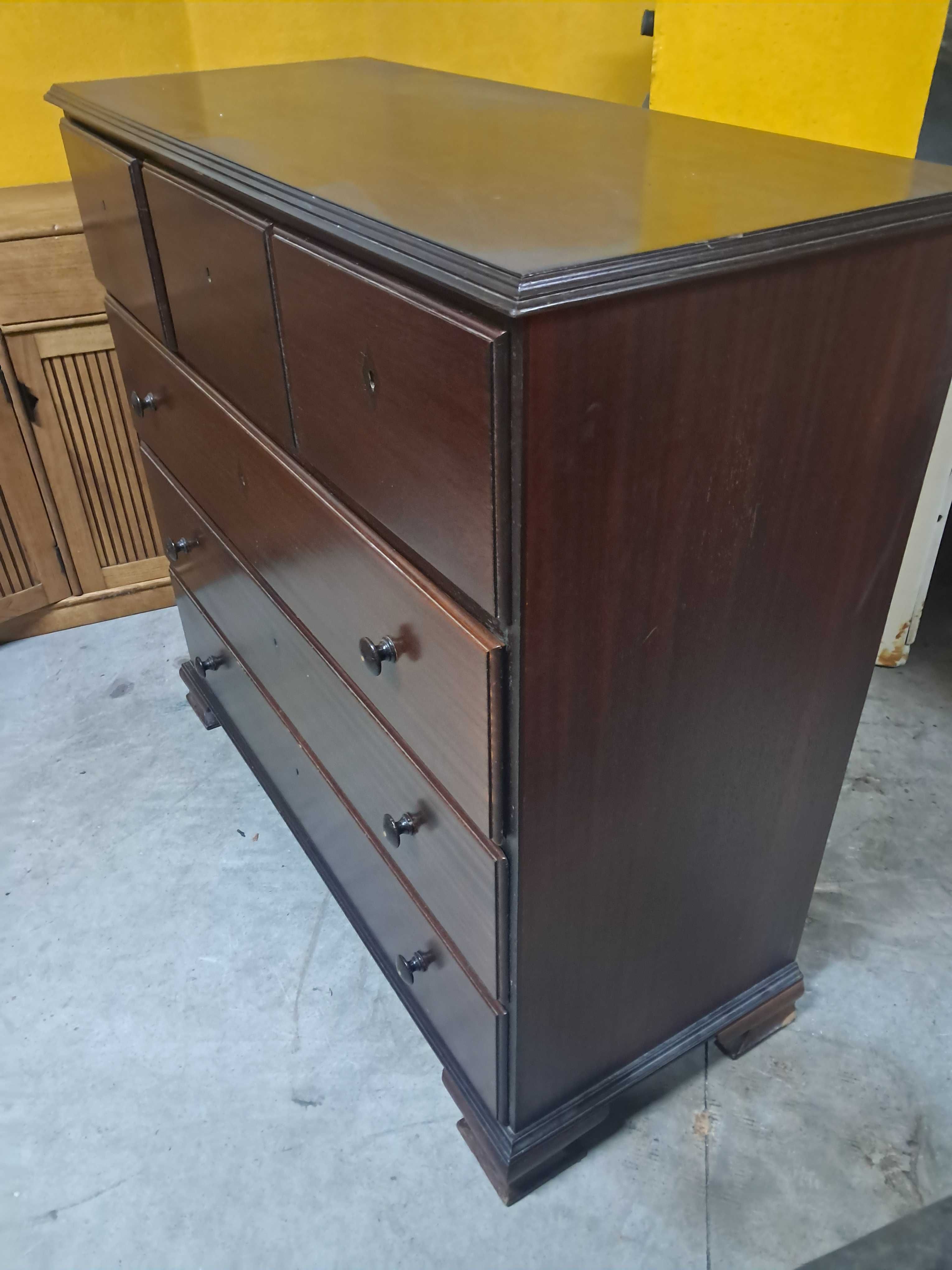 Vendo cómoda em madeira boa