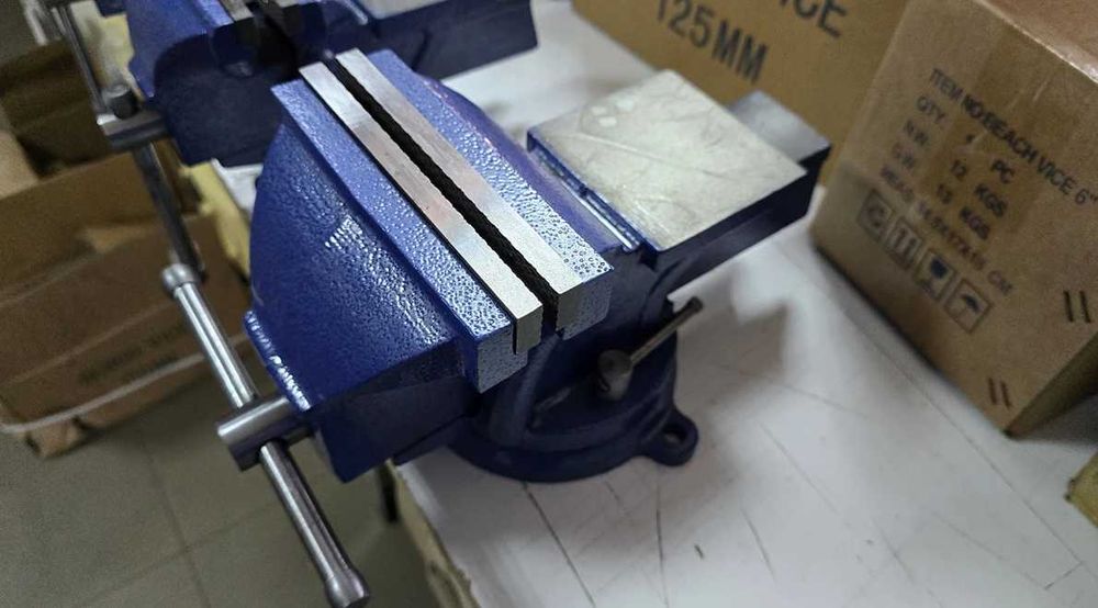 Тиски , кліщі настільні , лещата 100 - 150 мм , клещи
