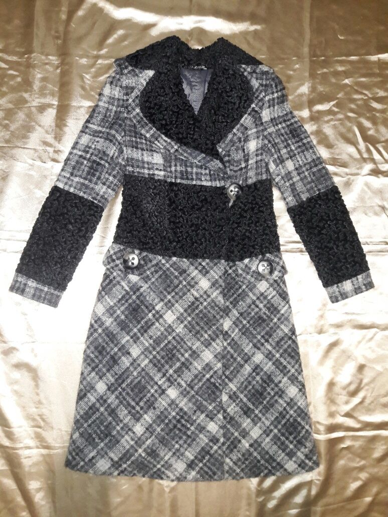 Женское шерстяное пальто Frizman. Каракуль