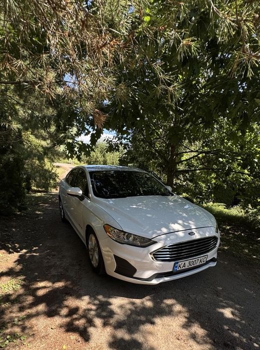 Ford Fusion hybrid 2019