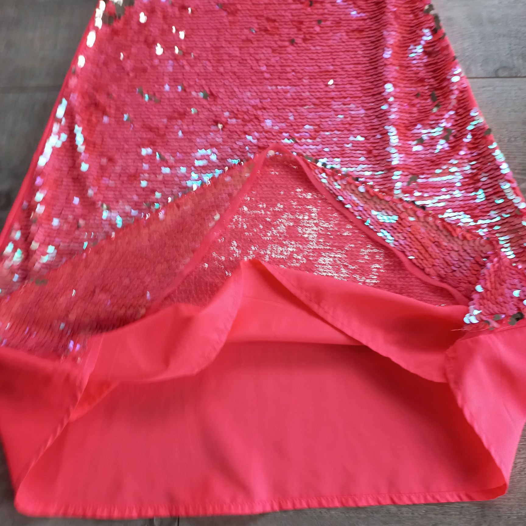 Sukienka cekinowa firmy H&M r.140  9-10 lat