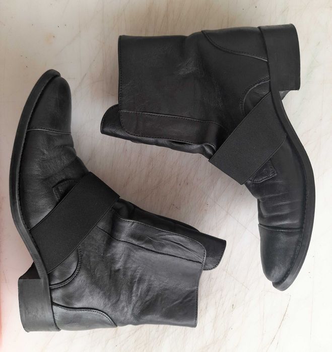 Botas de senhora, em cabedal