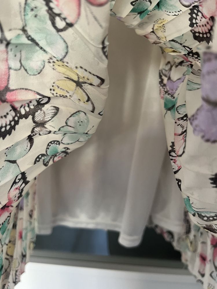 Plisowana sukienka w motyle