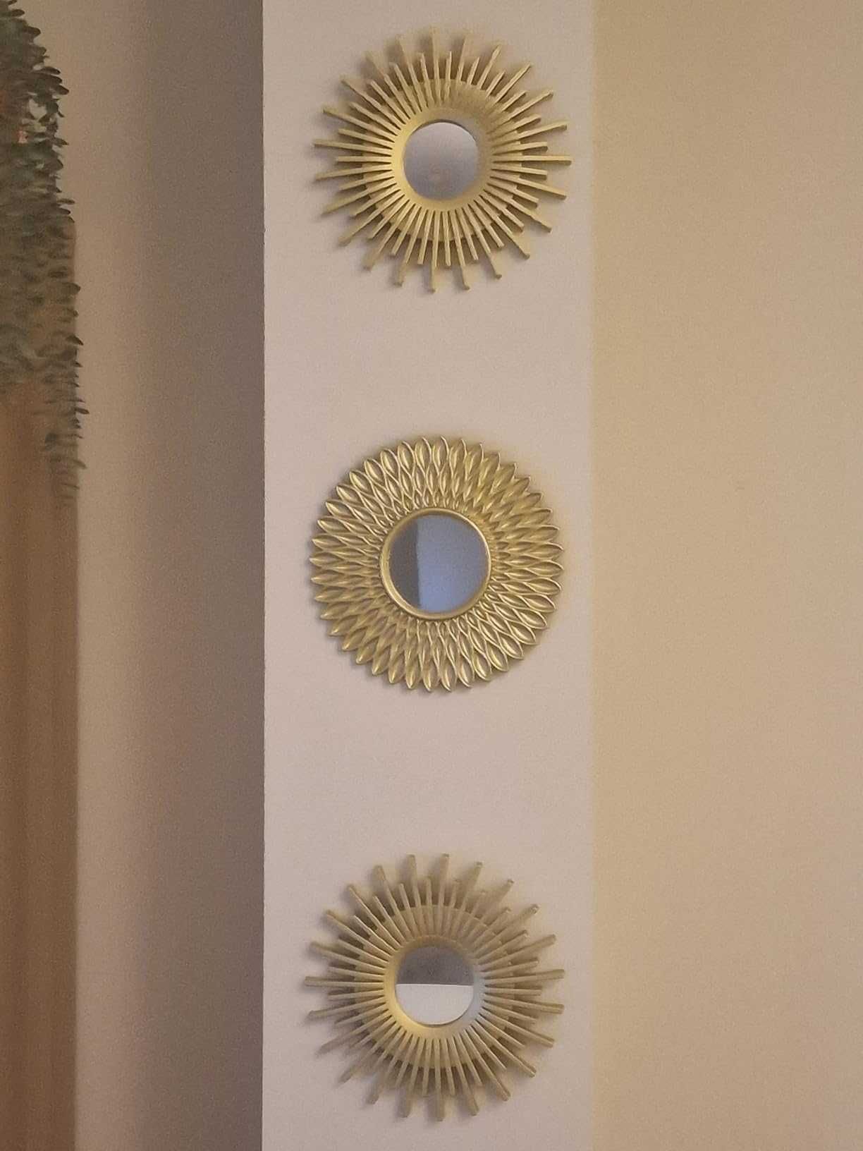 Dekoracja zestaw 3 luster w złotych ramkach do domu na ścianę