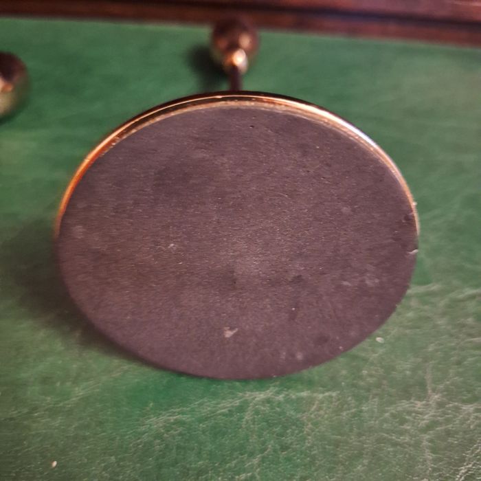 Dwa złote świeczniki