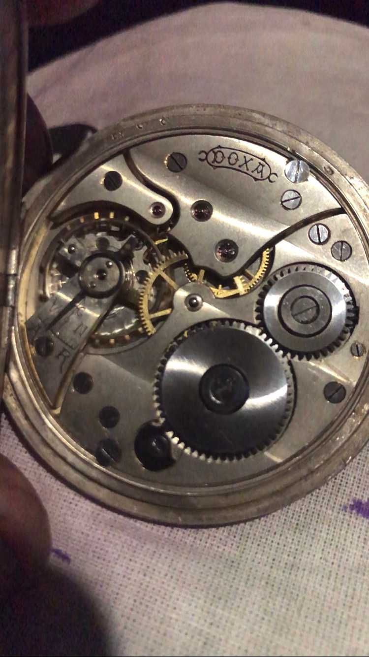 ТРОФЕЙНЫЕ  серебрянные Швейцарские часы DOXA.