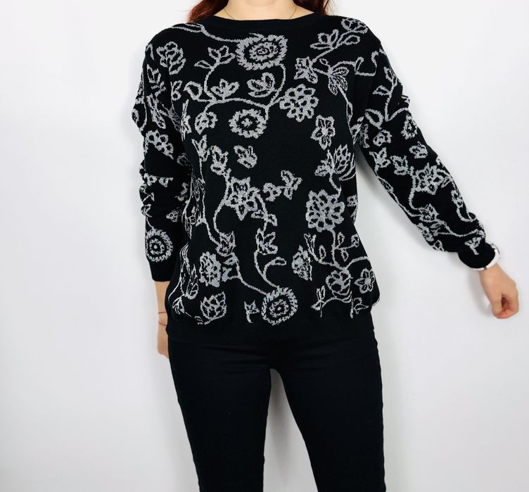 Czarny sweter w kwiatowy wzór XL 42