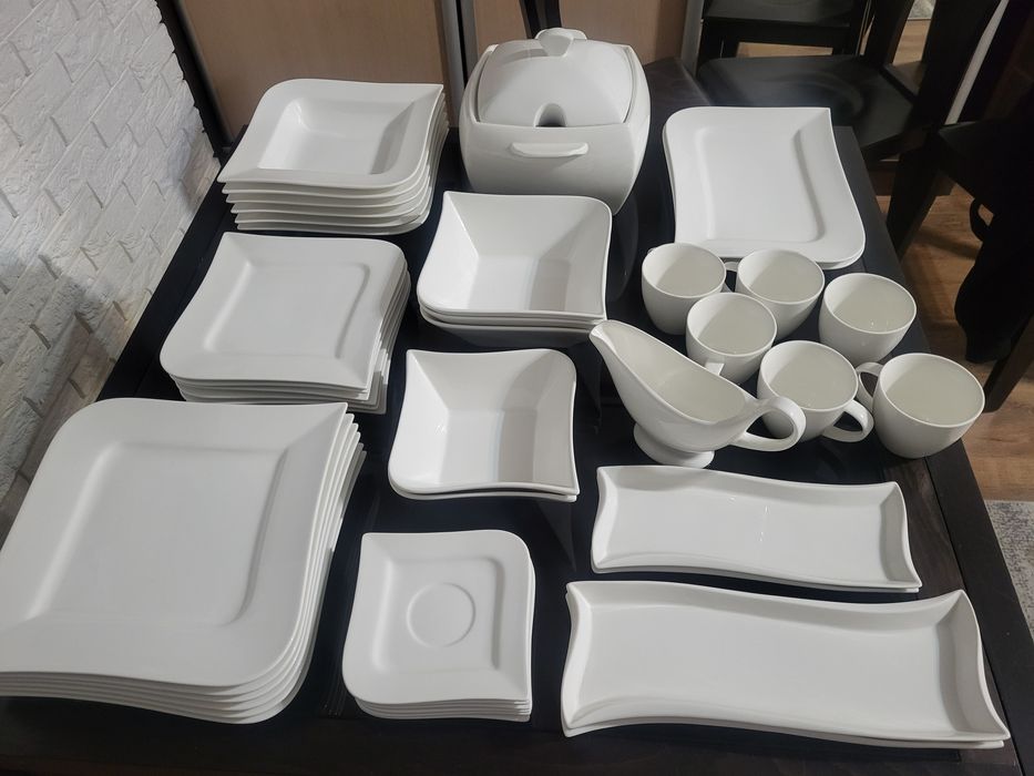 Zestaw talerzy i kubkow Ambition