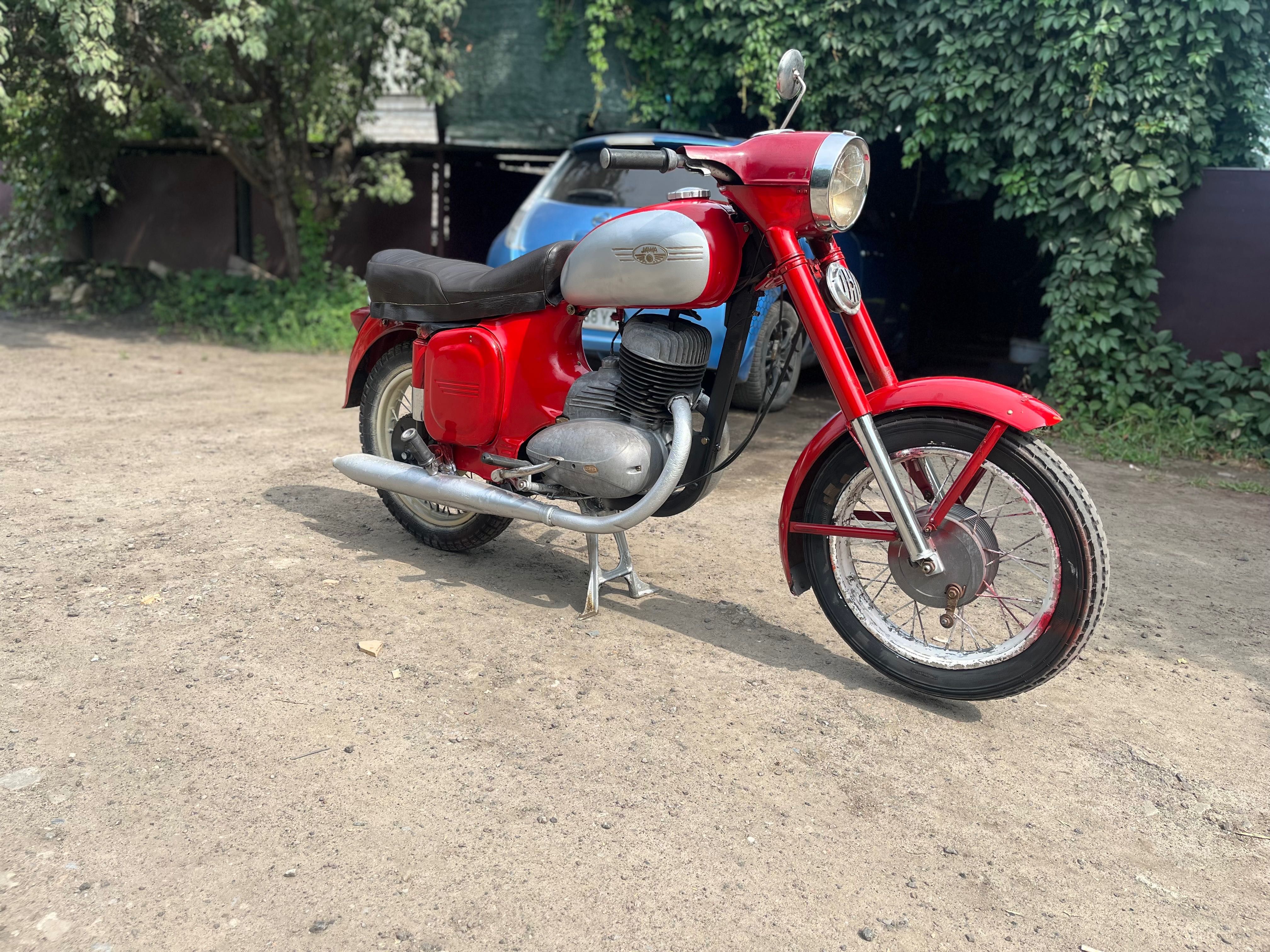 Продам Яву старушку 250