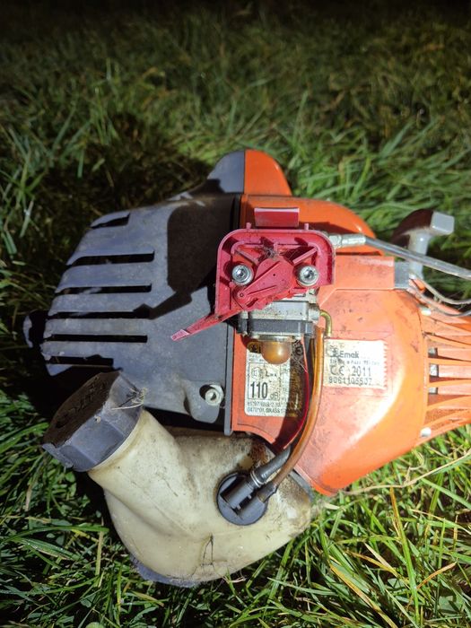 Wykaszarkę oleo-mac uszkodzona