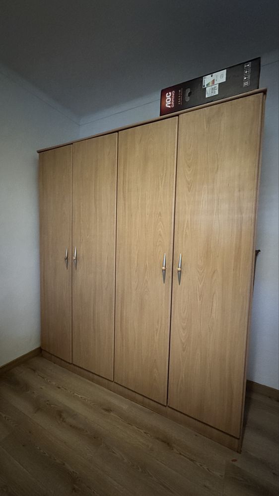 Roupeiro 2m x 1,8m