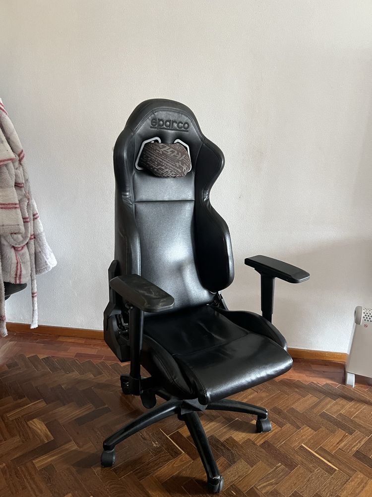 Cadeira gaming preta sparco