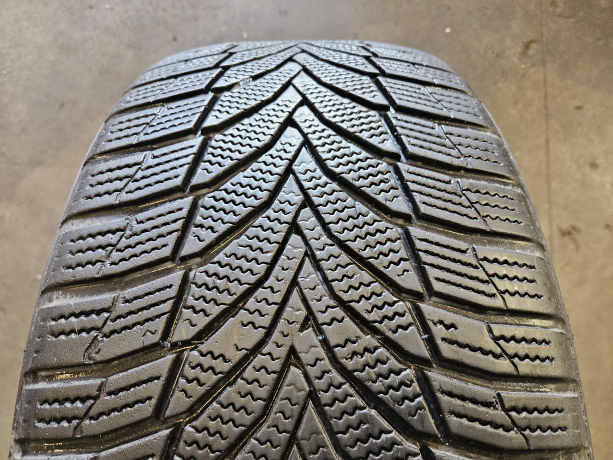 1x 245/45R19 102V XL Nexen Winguard Sport 2 / 6mm [876K4]