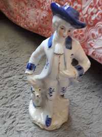 Porcelanowa figurka młodzieniec z psem