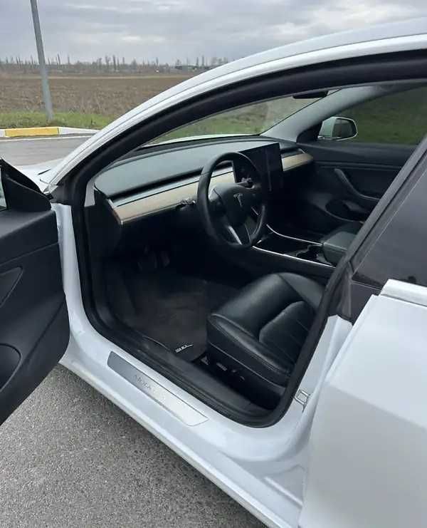 Tesla Model 3 2019