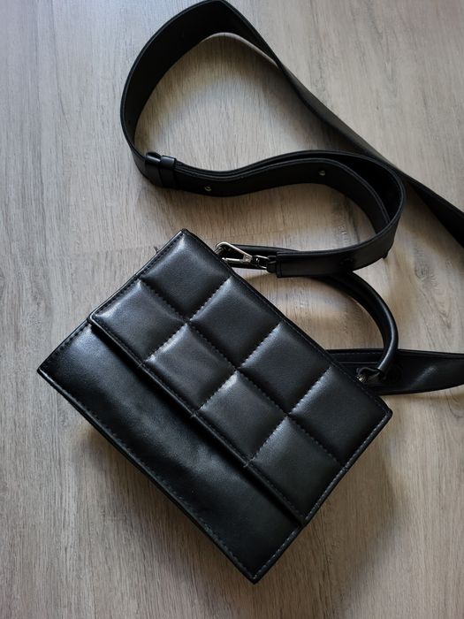 Чёрная сумка
20×15×7,5 см