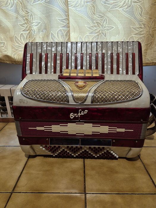 Zamienię akordeon Orfe. Hohner Lucia iii