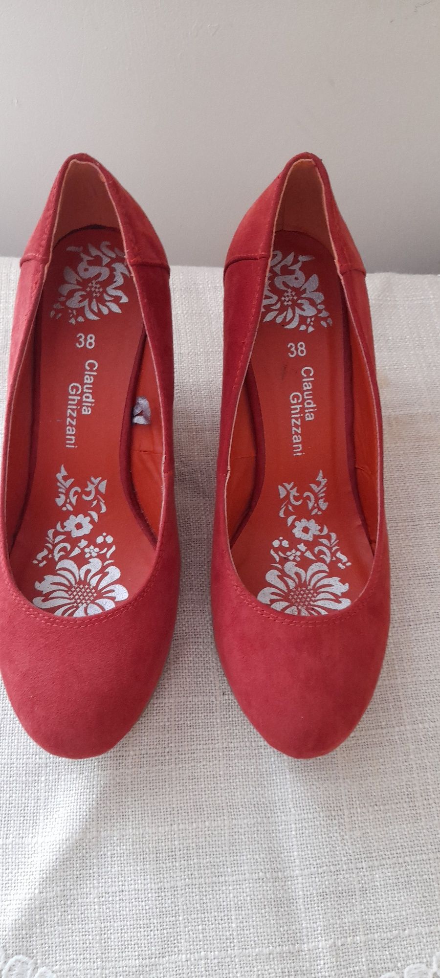 Nowe buty na koturnie.