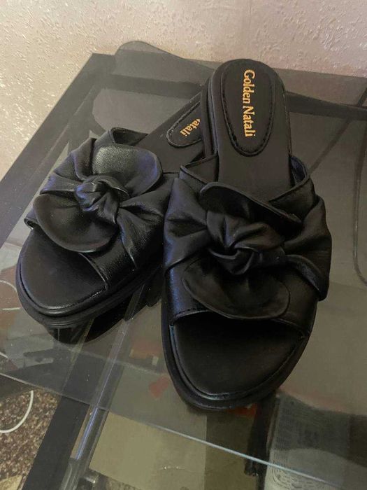 Шкіряні шльопанці 39розмір НОВІ