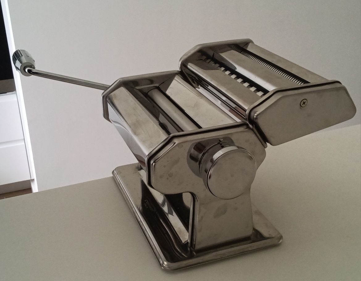 Máquina de fazer massa fresca