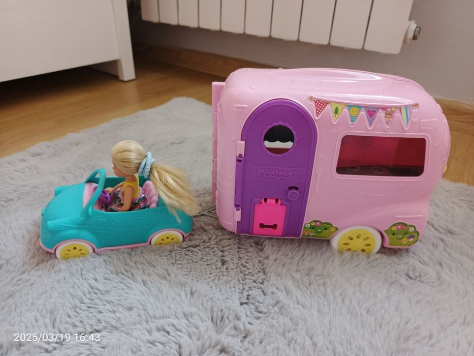 Barbie, Przyczepa kempingowa Chelsea, zestaw z lalką i  akcesoriami