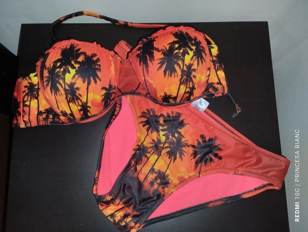 Bikinis tropical