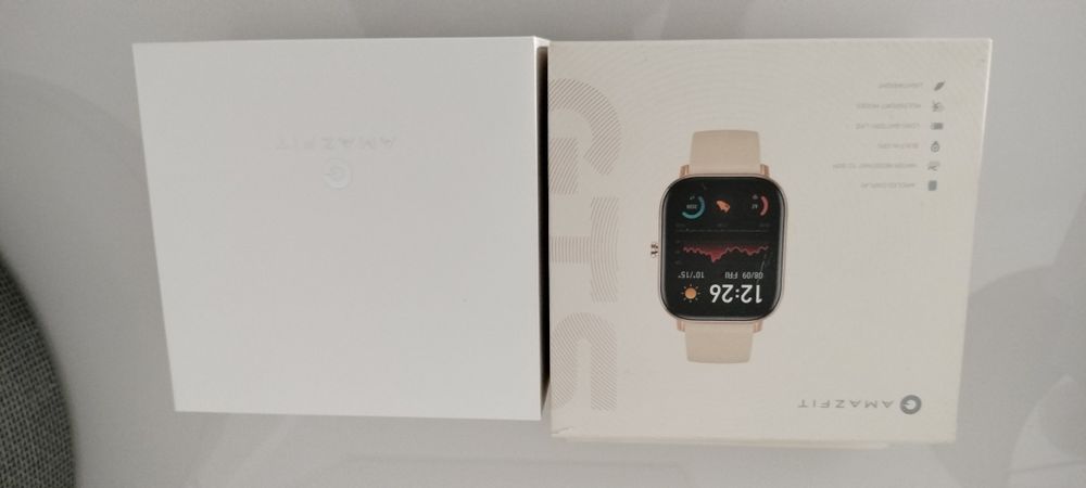 Smartwatch Amazfit GTS dourado