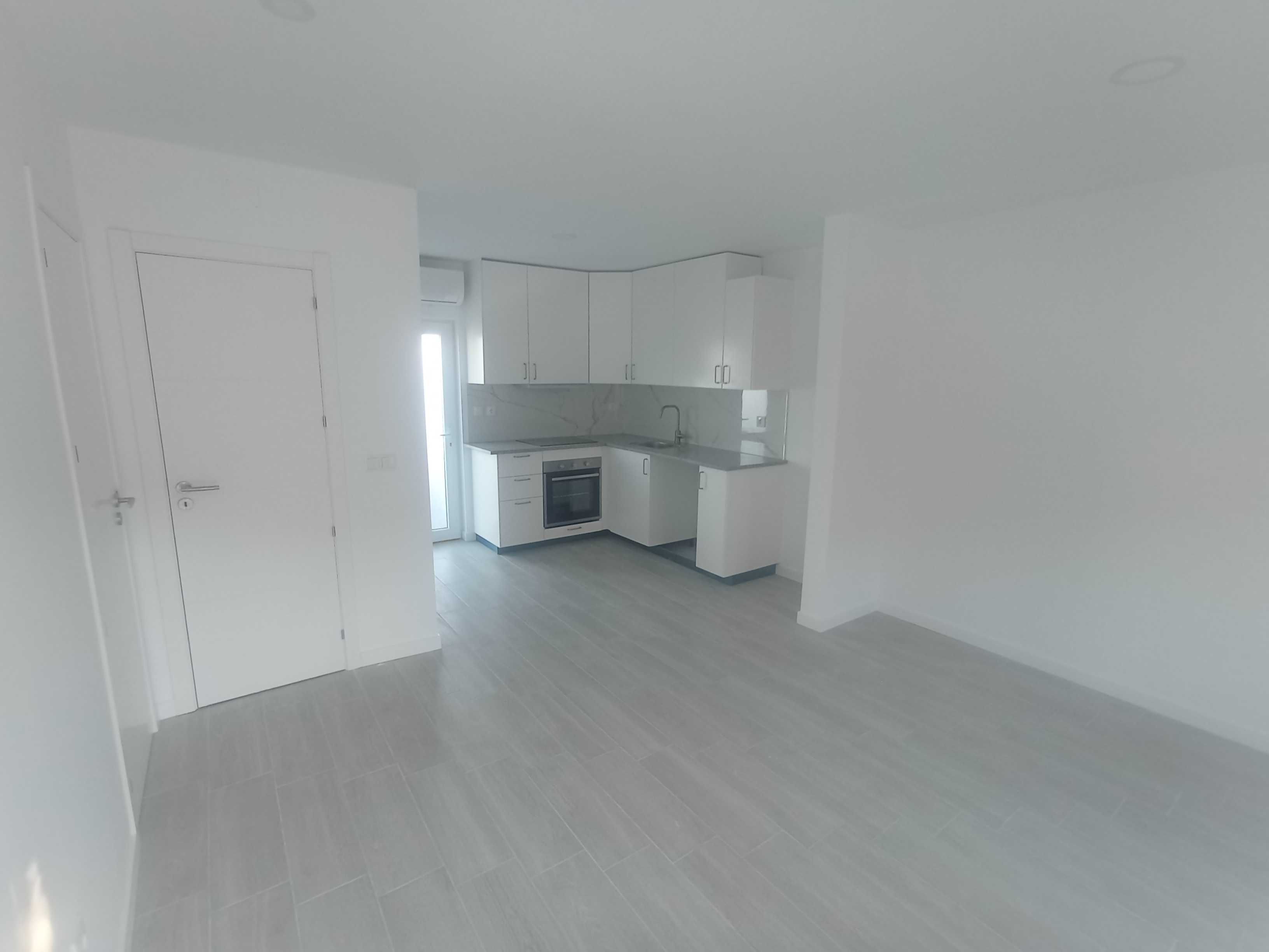Quartos para arrendamento em moradia T2