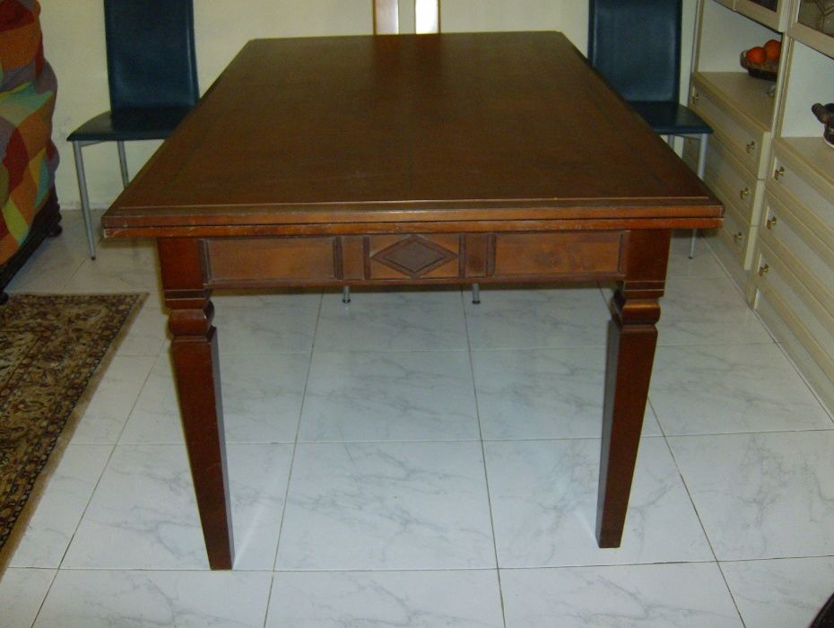 Mesa em madeira nobre, extensível - NOVO PREÇO 220€