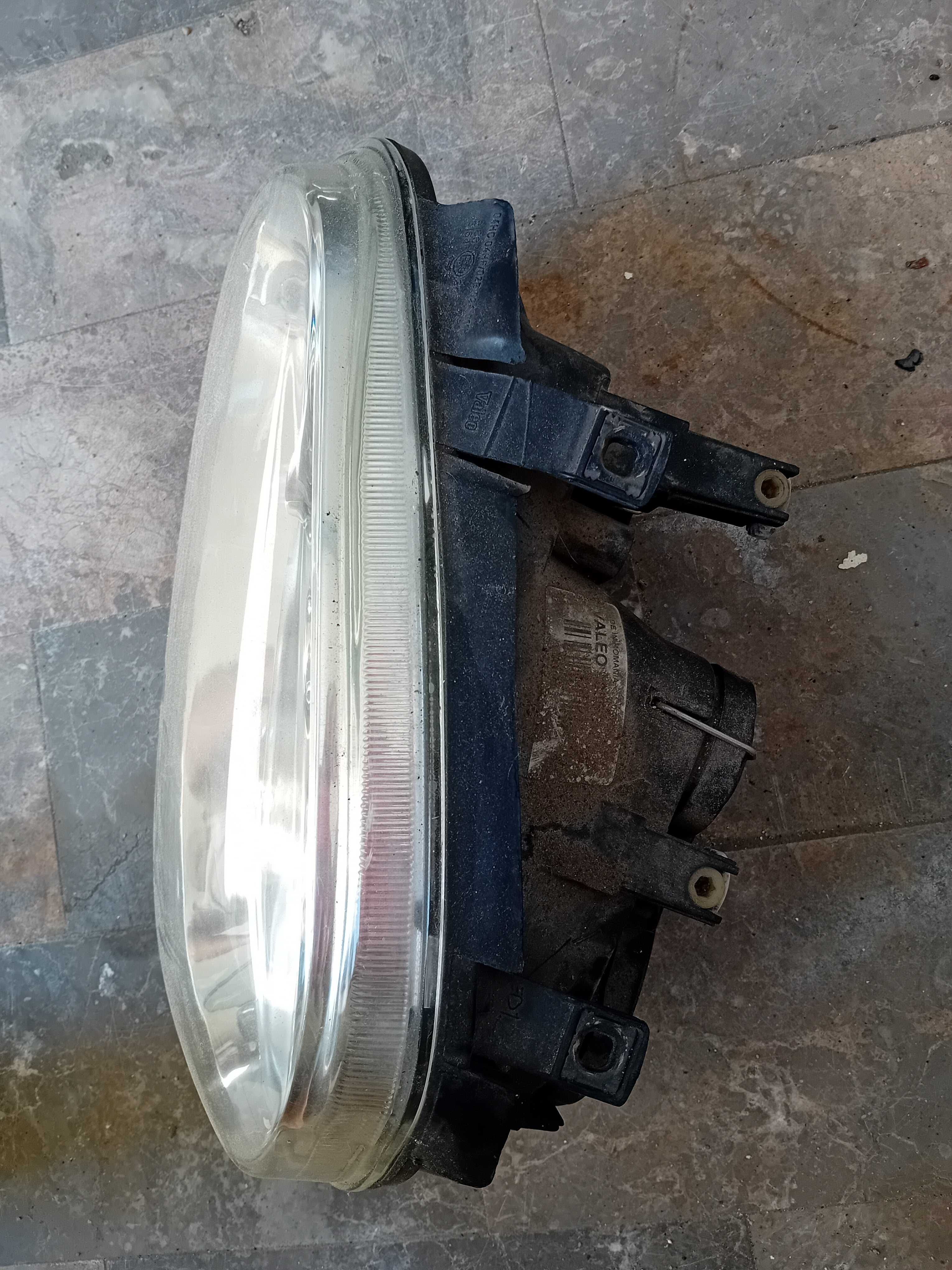 Farol esquerdo golf 4