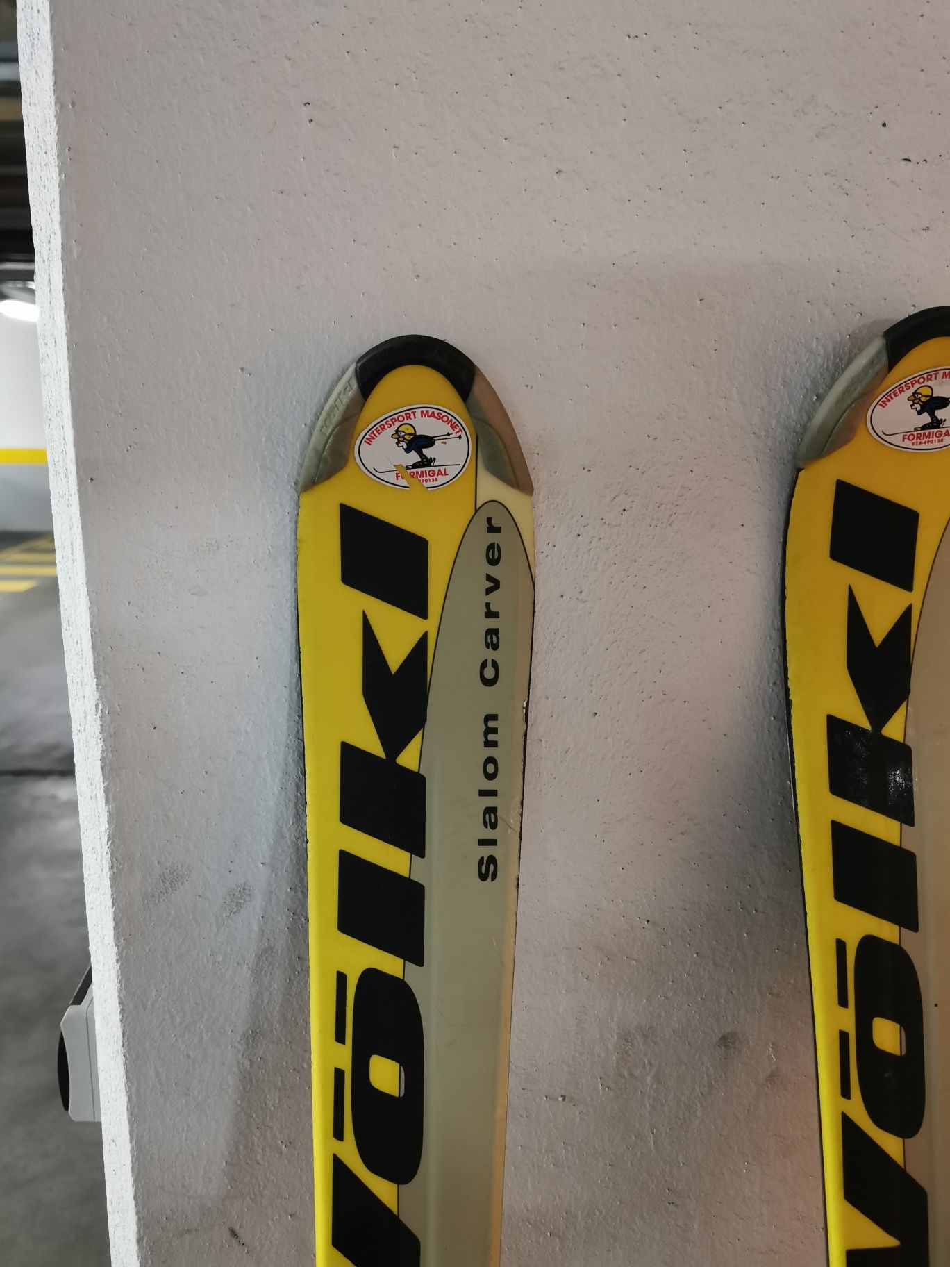 Vendo Skis Volki como novos