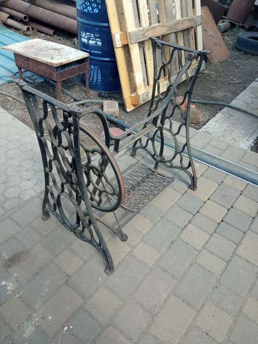 Станина к швейной машинке