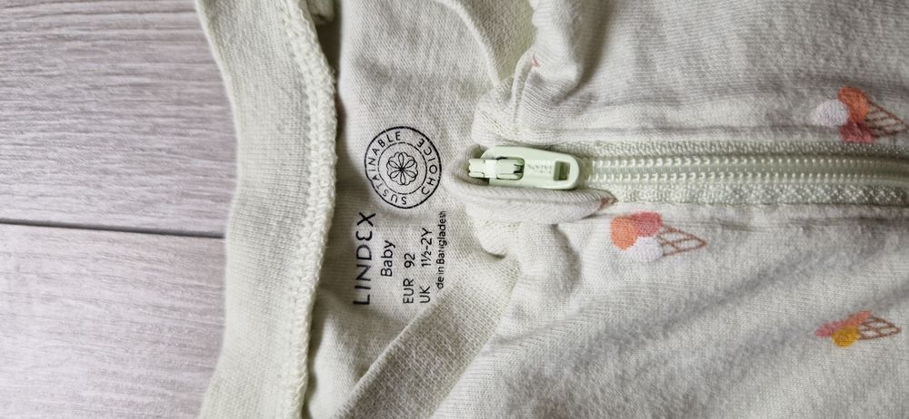 Lindex pajac pajacyk śpioszki piżamka bez stóp truskawki lody
