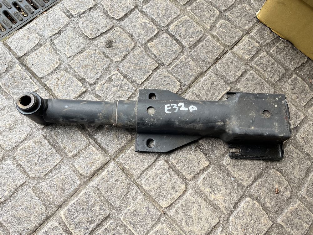 Odbój zderzaka przod absorber BMW E32 lewy prawy
