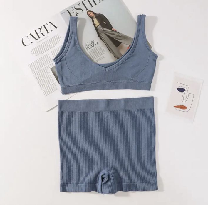 Бесшовный комплект с бюстгальтером