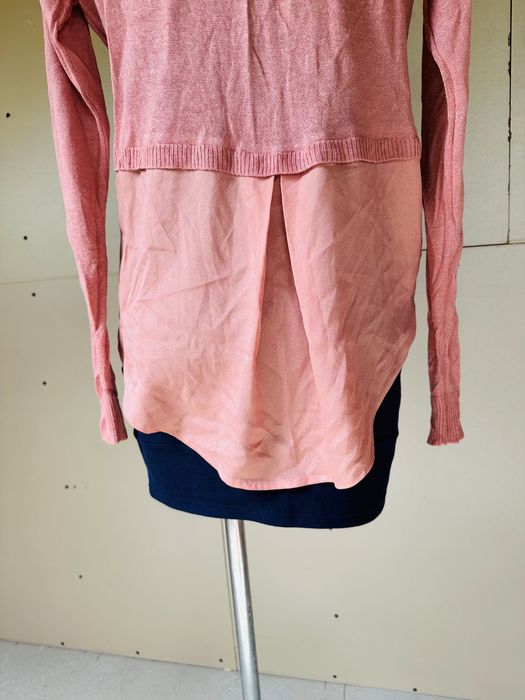 Sweterek pudrowy róż S/36 oversize z koszulową wstawką lekki #1616